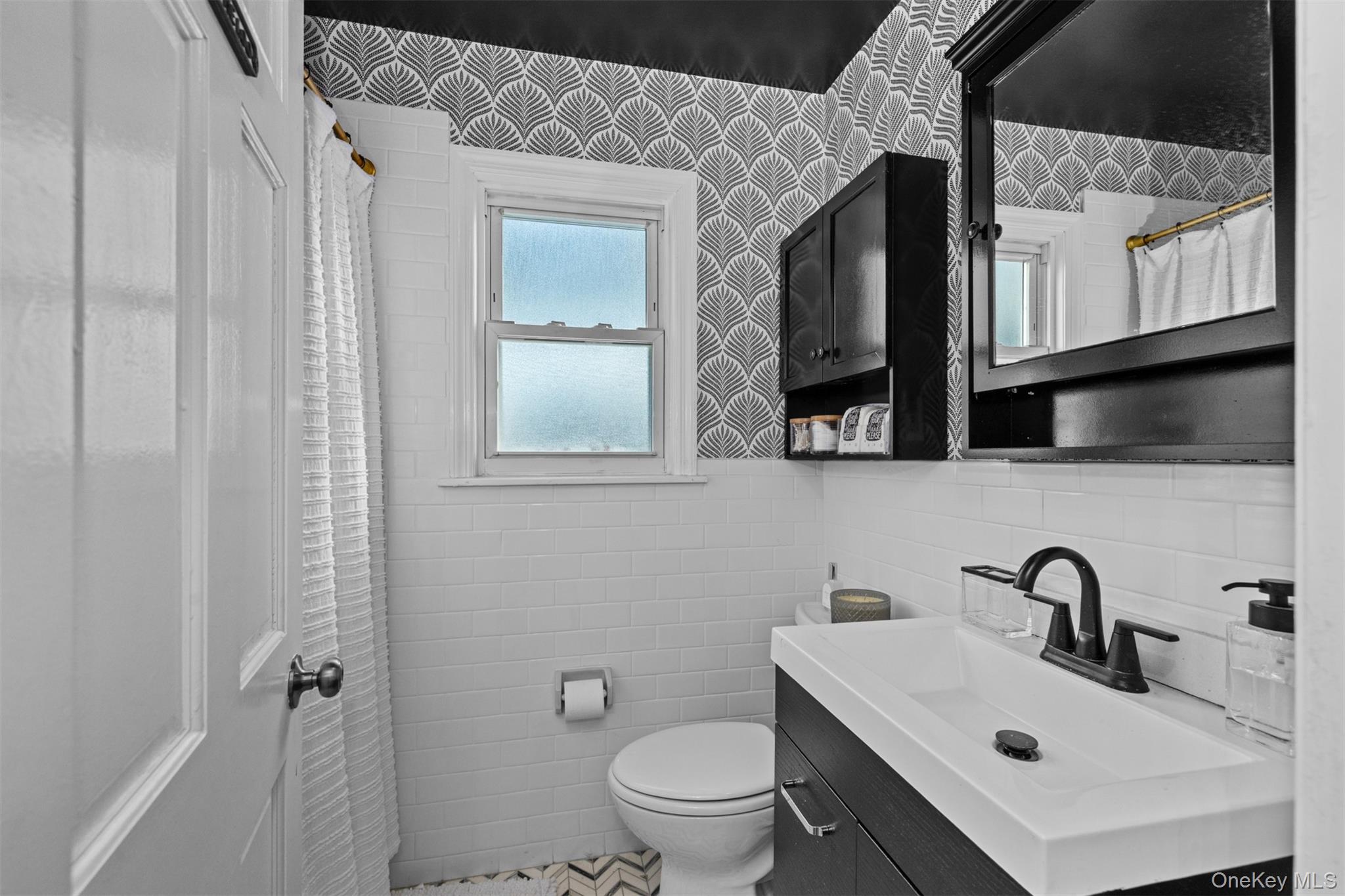 194 W Neck Road Property Photo 18