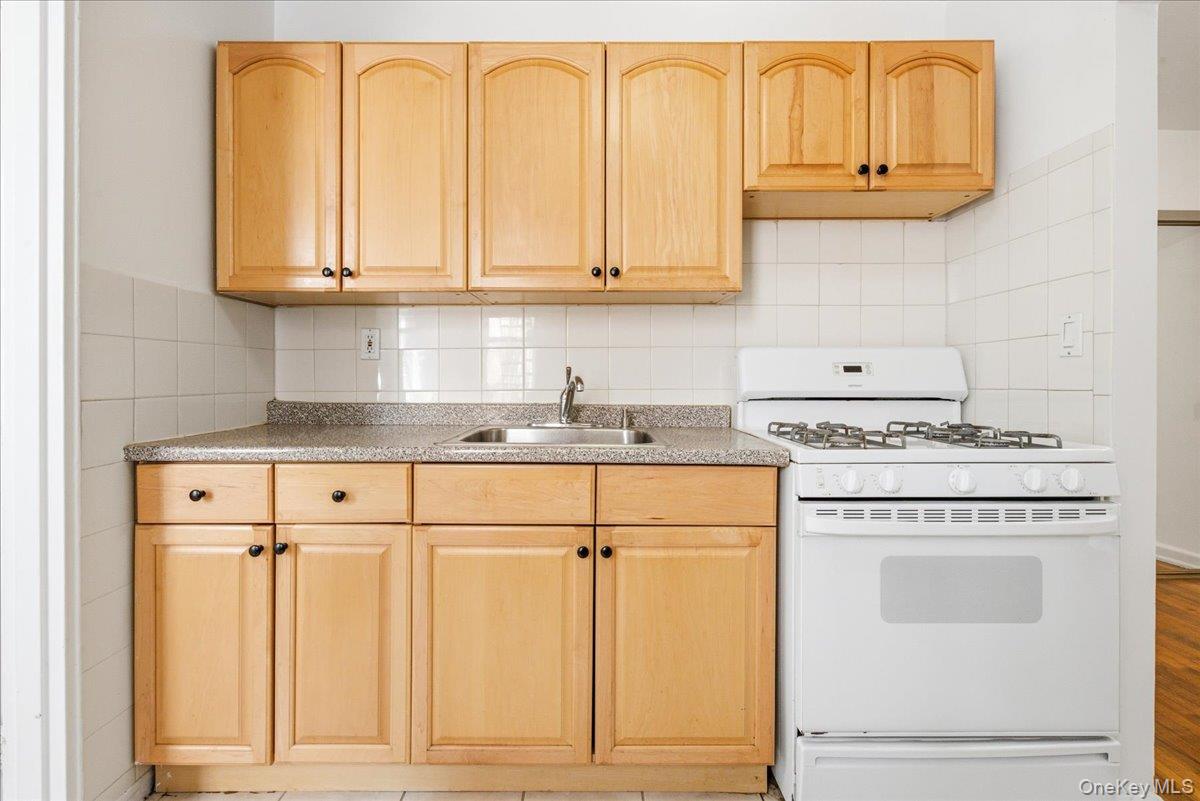 82-40 Austin Street 6/k Property Photo 17