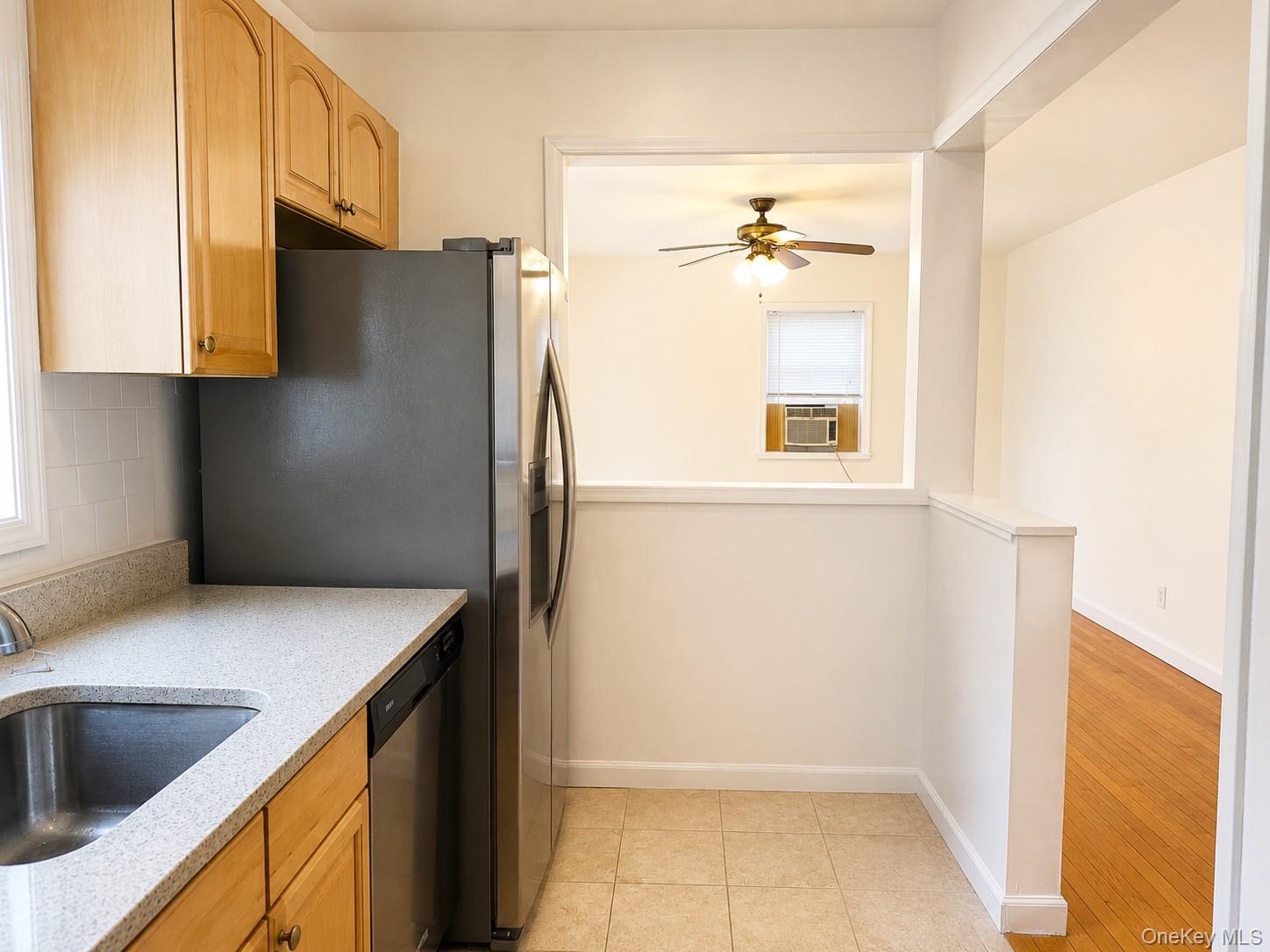 320 S Broadway T5 Property Photo 5