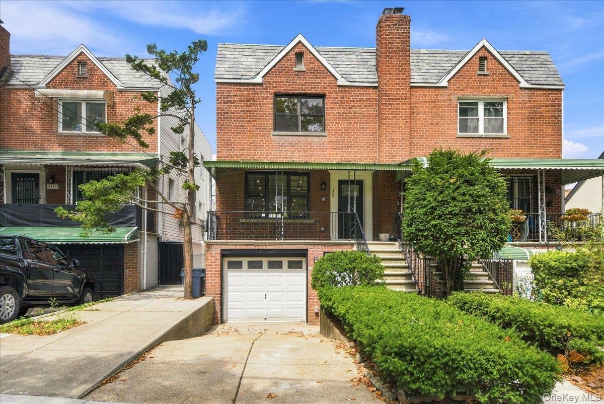1463 Pelham Parkway Property Photo 1