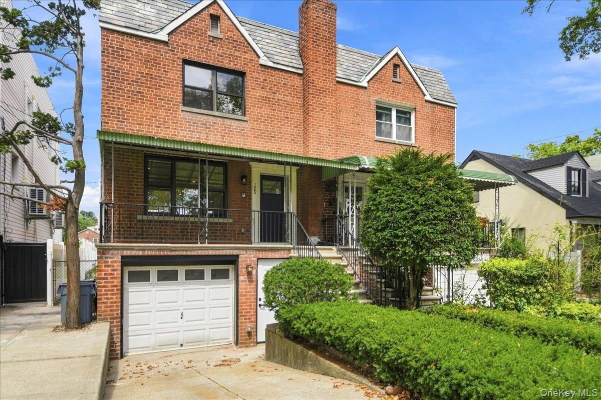 1463 Pelham Parkway Property Photo 2