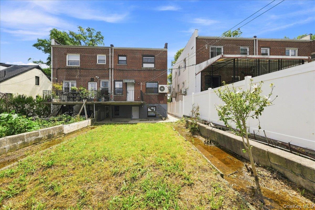 1463 Pelham Parkway Property Photo 3