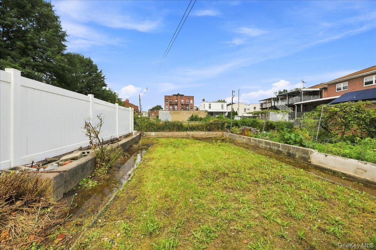 1463 Pelham Parkway Property Photo 4