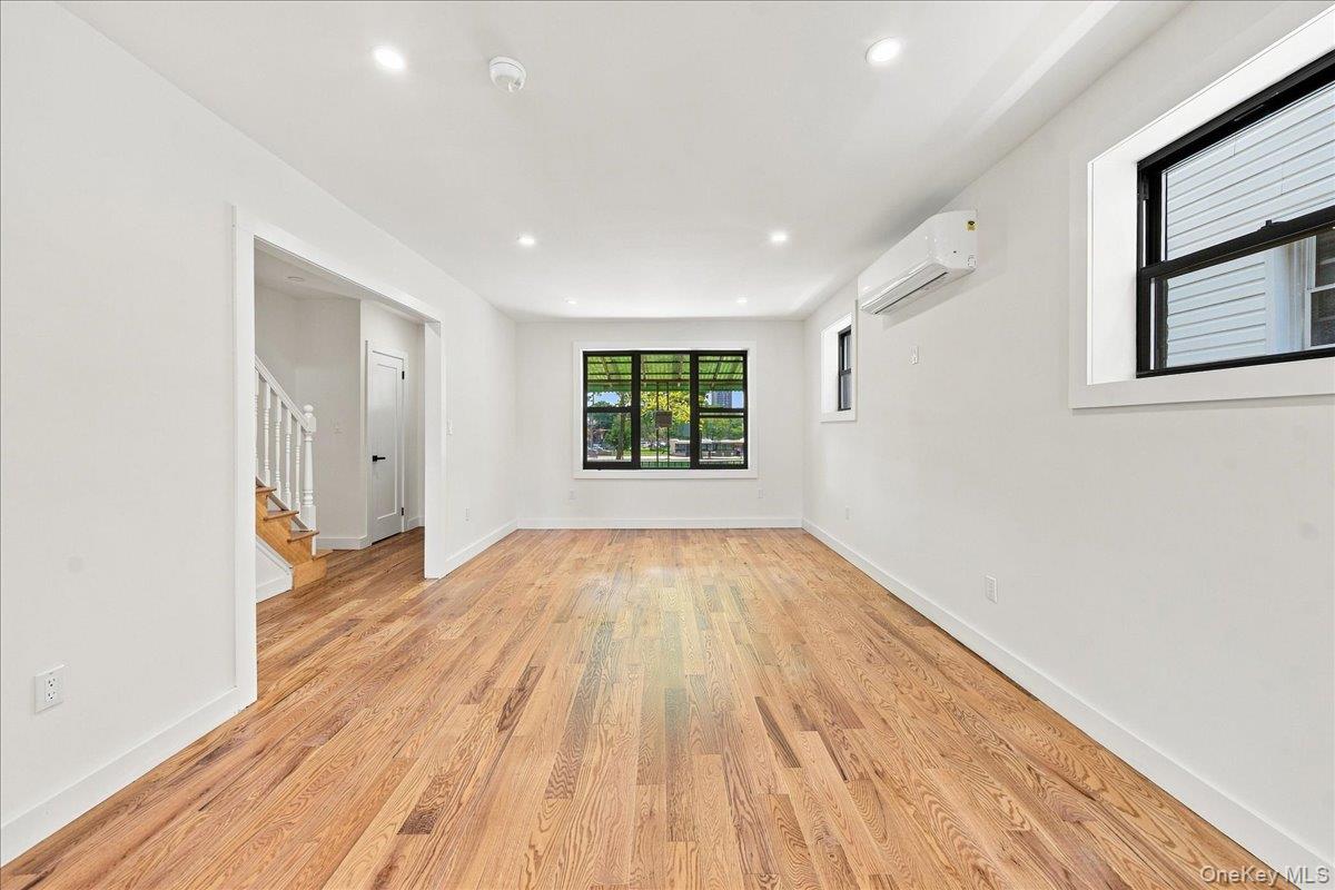 1463 Pelham Parkway Property Photo 7