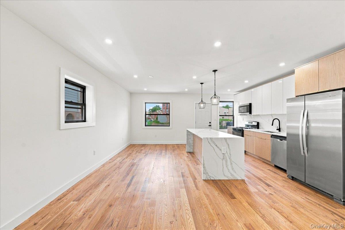 1463 Pelham Parkway Property Photo 8