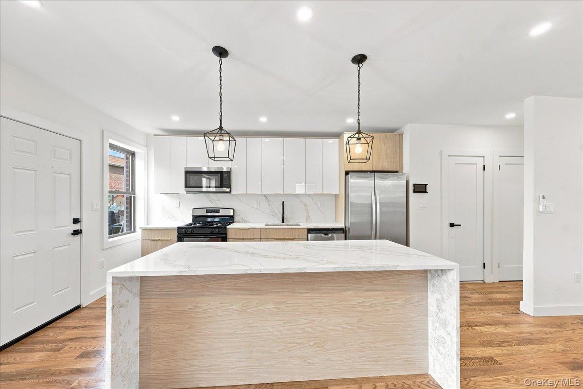 1463 Pelham Parkway Property Photo 11