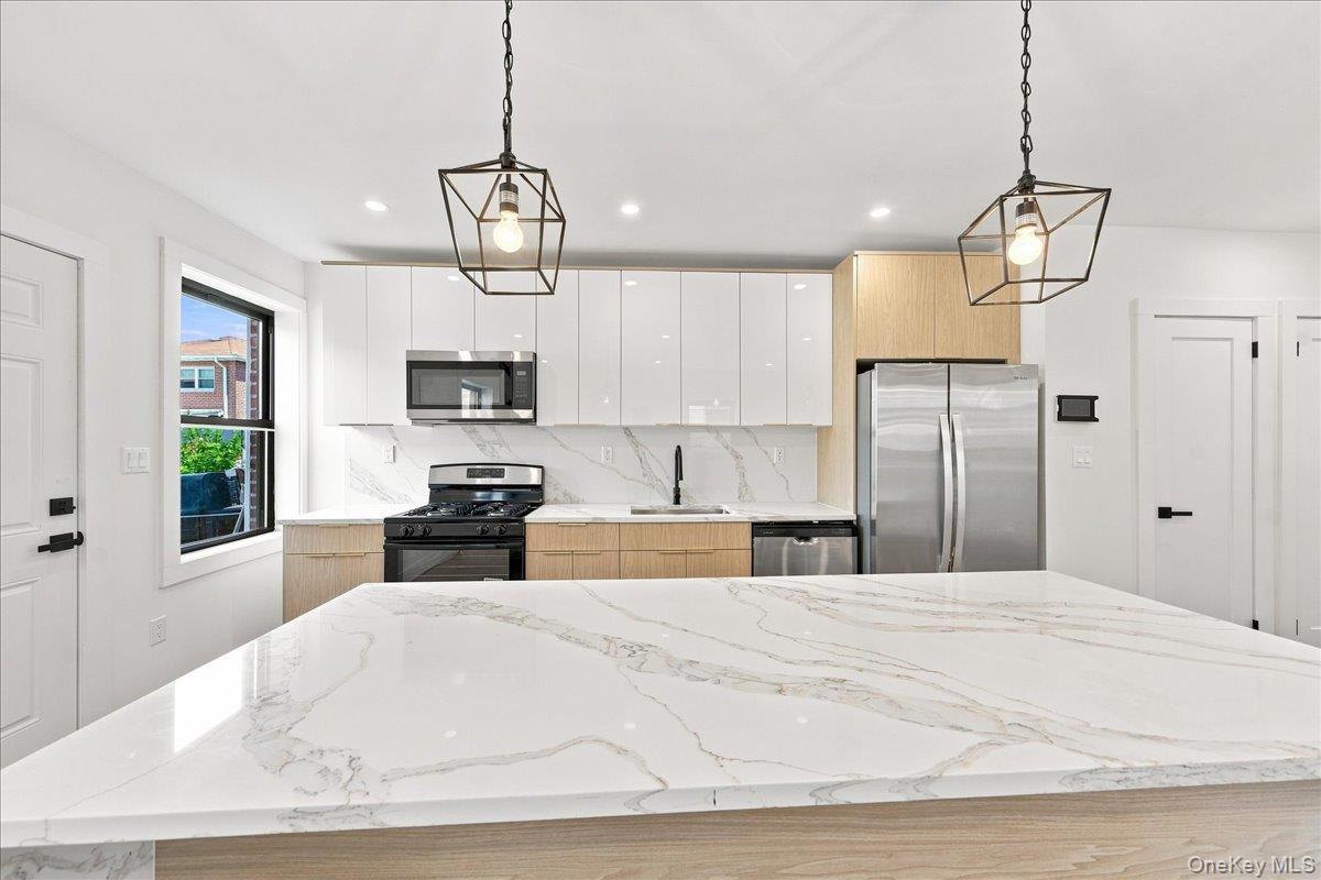 1463 Pelham Parkway Property Photo 12