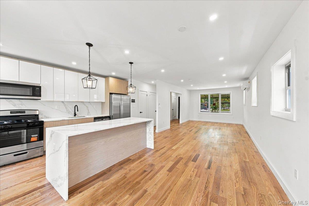 1463 Pelham Parkway Property Photo 13