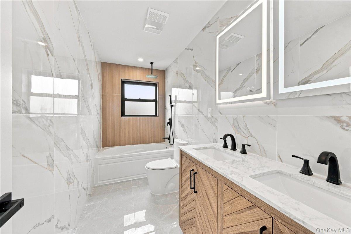 1463 Pelham Parkway Property Photo 15