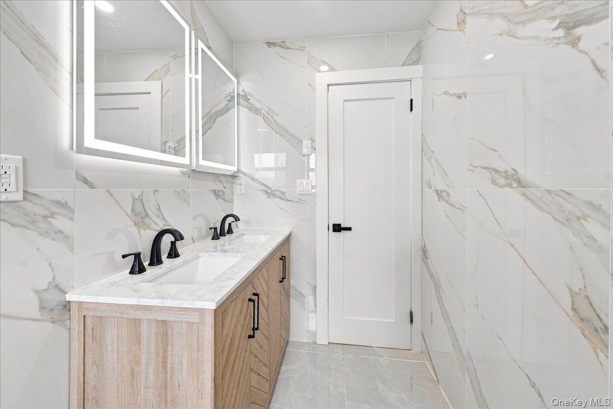 1463 Pelham Parkway Property Photo 17