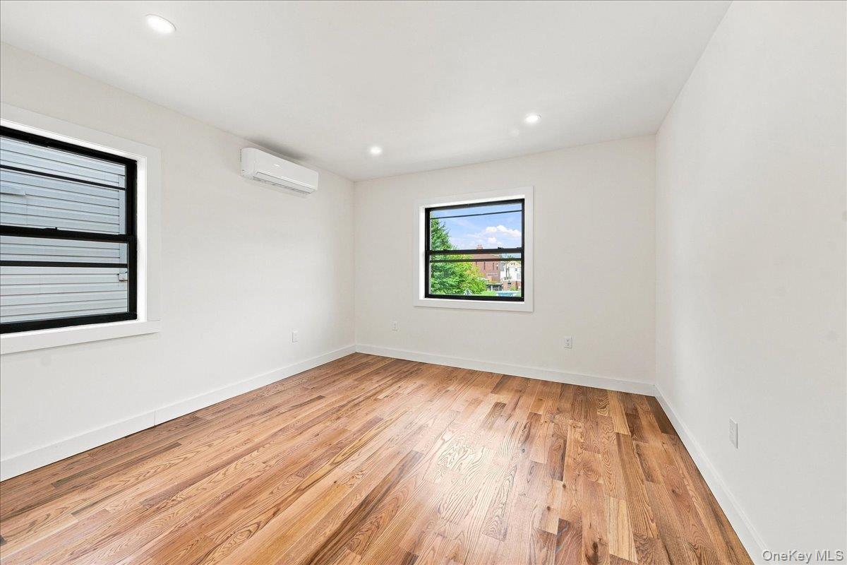1463 Pelham Parkway Property Photo 20