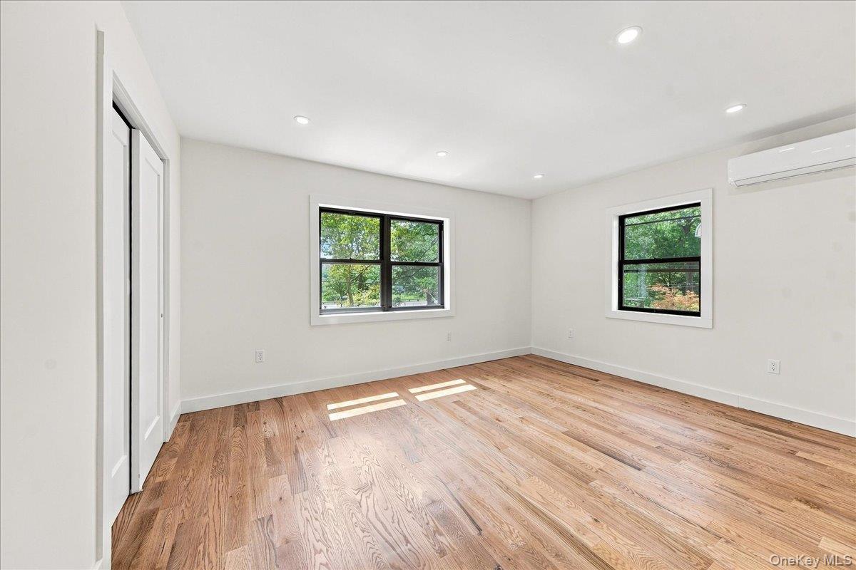 1463 Pelham Parkway Property Photo 21