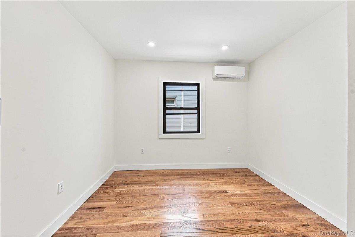 1463 Pelham Parkway Property Photo 22