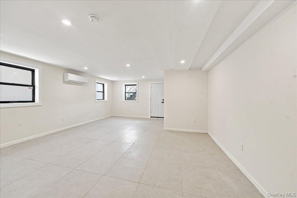 1463 Pelham Parkway Property Photo 26