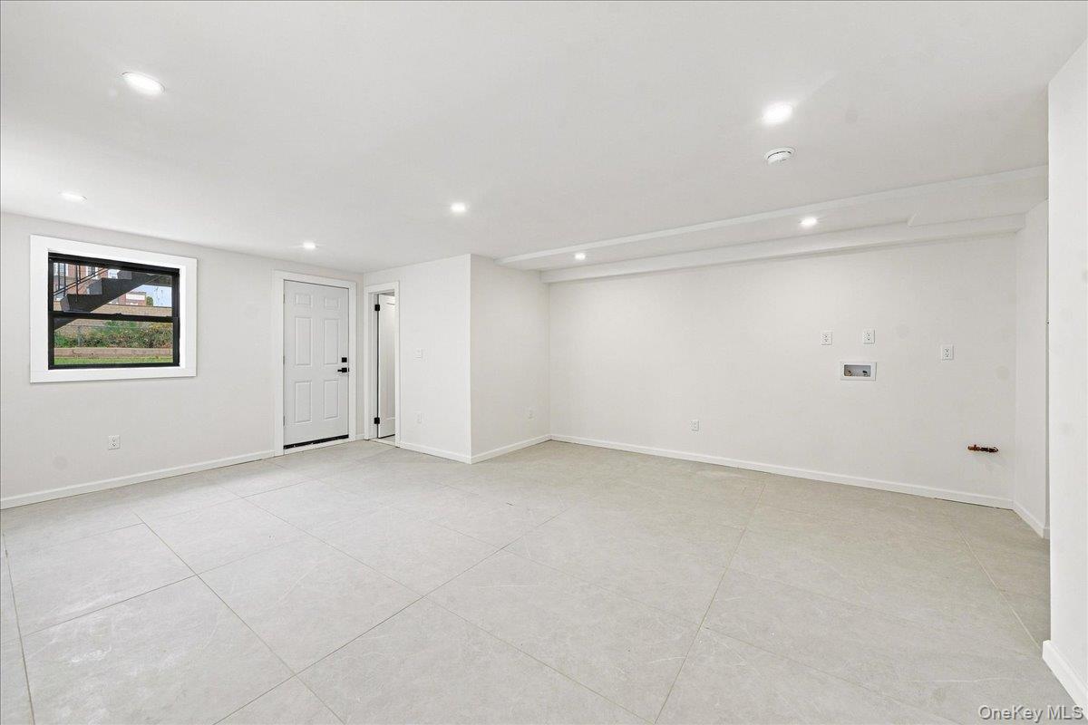 1463 Pelham Parkway Property Photo 28