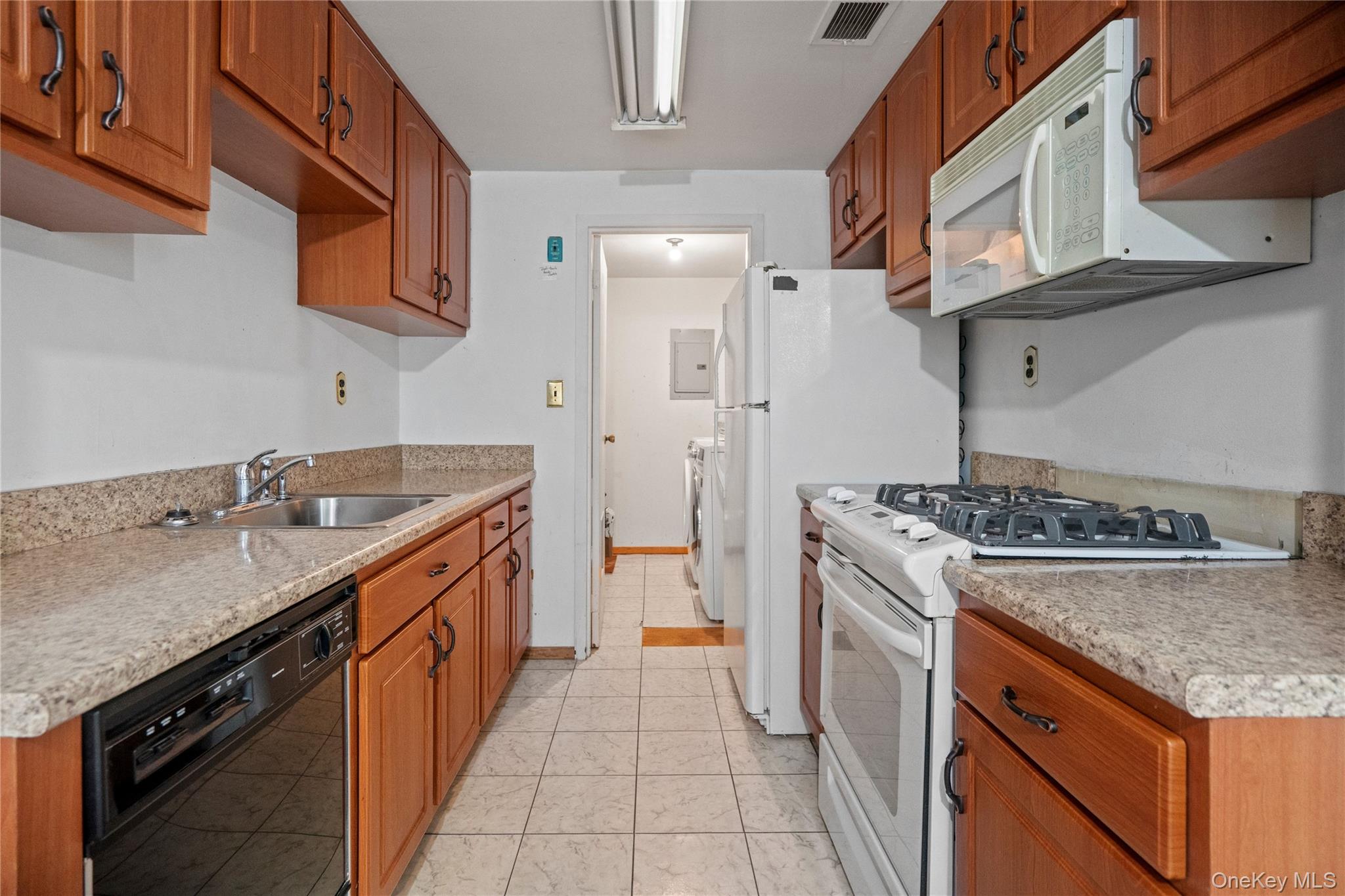 221 Sagamore Hills Drive 221 Property Photo 4