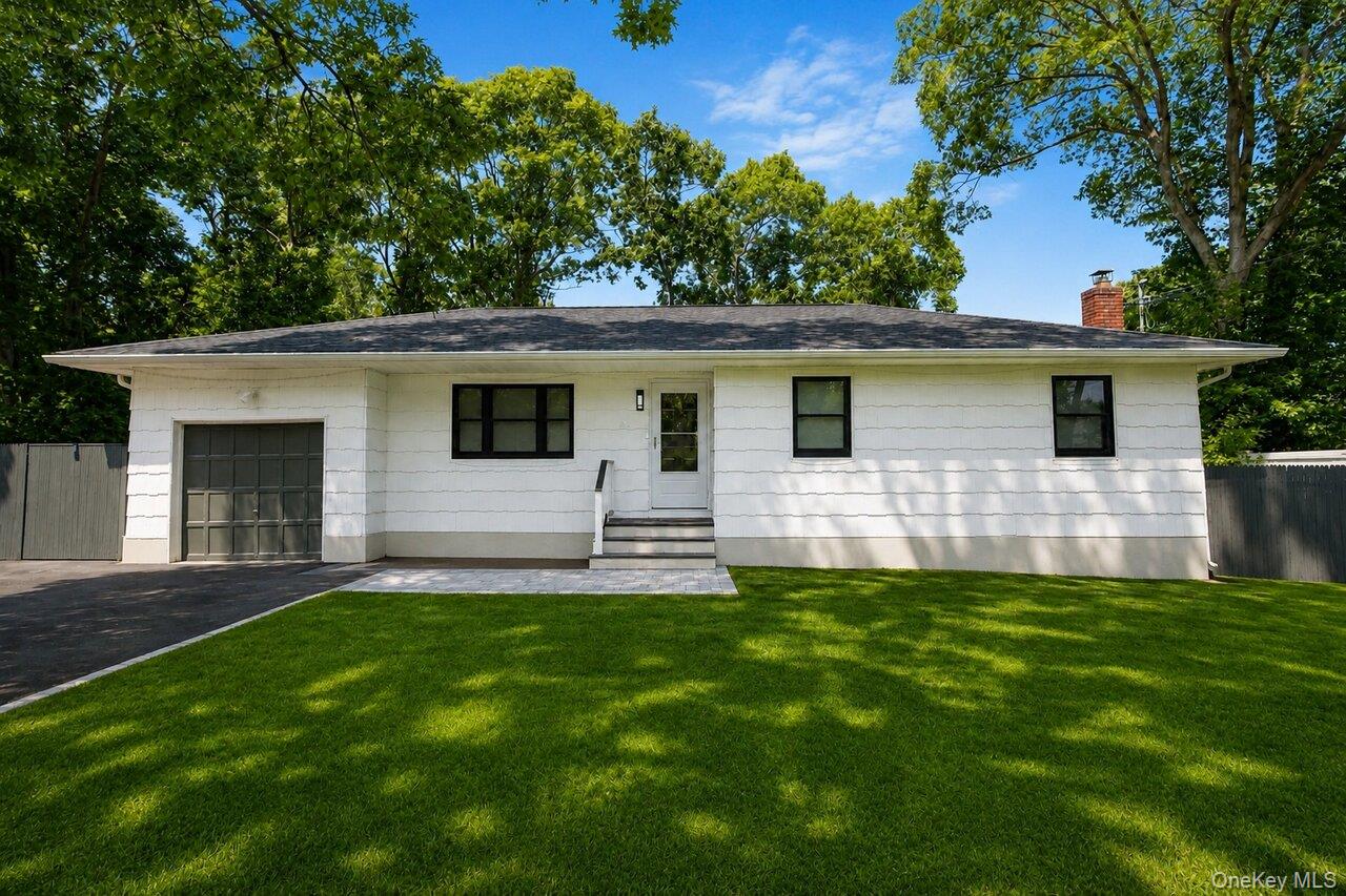 35 Moriches Avenue Property Photo 1