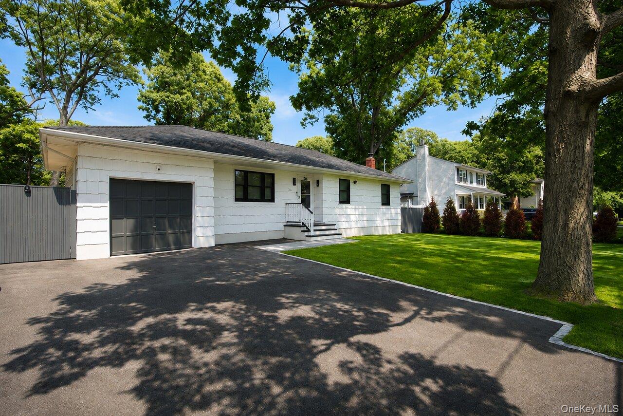 35 Moriches Avenue Property Photo 2