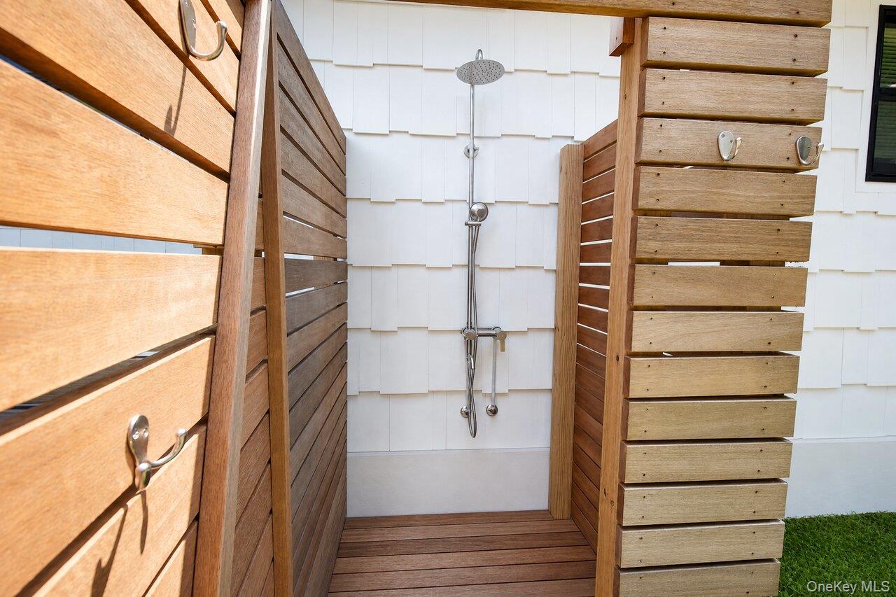 35 Moriches Avenue Property Photo 20