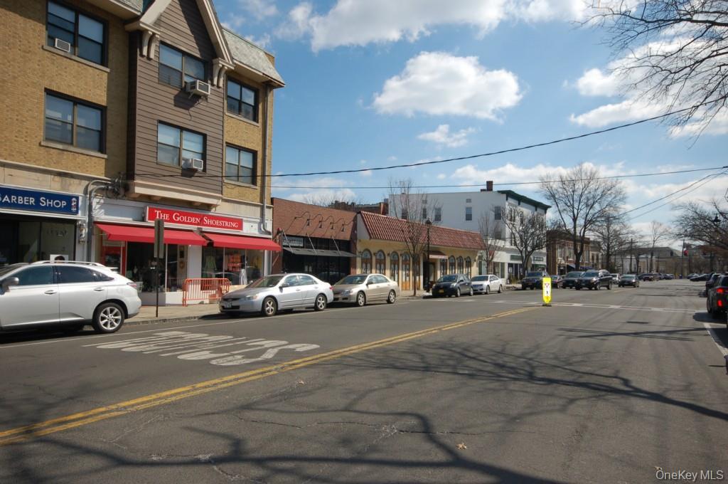 157 Larchmont Avenue Storefront Property Photo 1