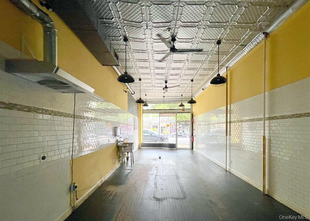 157 Larchmont Avenue Storefront Property Photo 6
