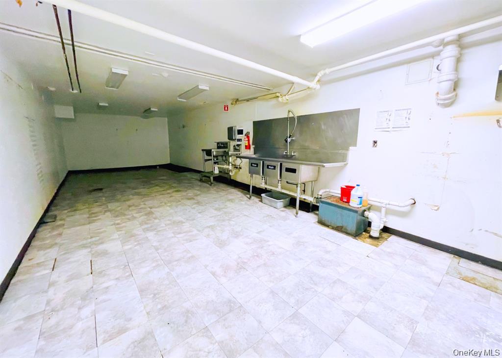 157 Larchmont Avenue Storefront Property Photo 11