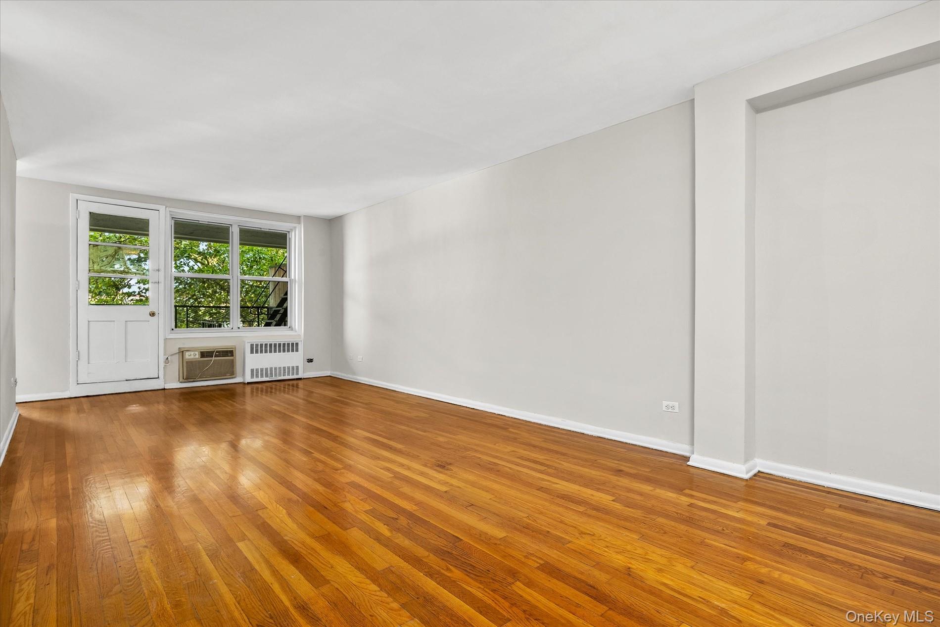 34-43 60 Street 4j Property Photo 3