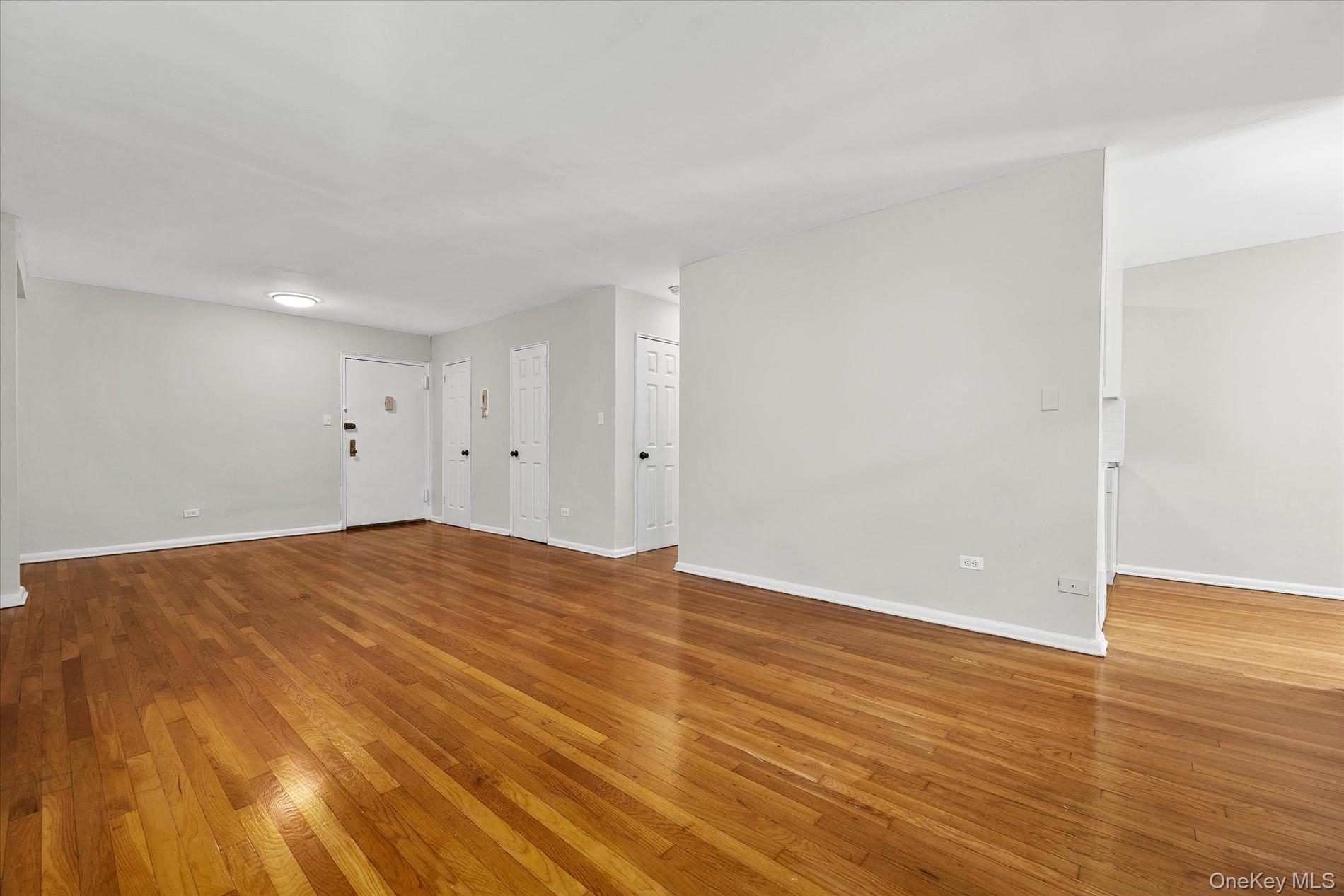 34-43 60 Street 4j Property Photo 4
