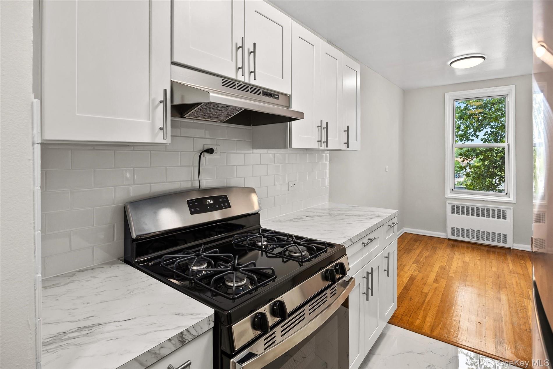 34-43 60 Street 4j Property Photo 6