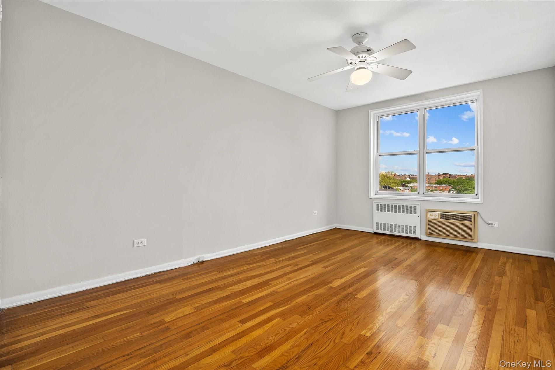 34-43 60 Street 4j Property Photo 9