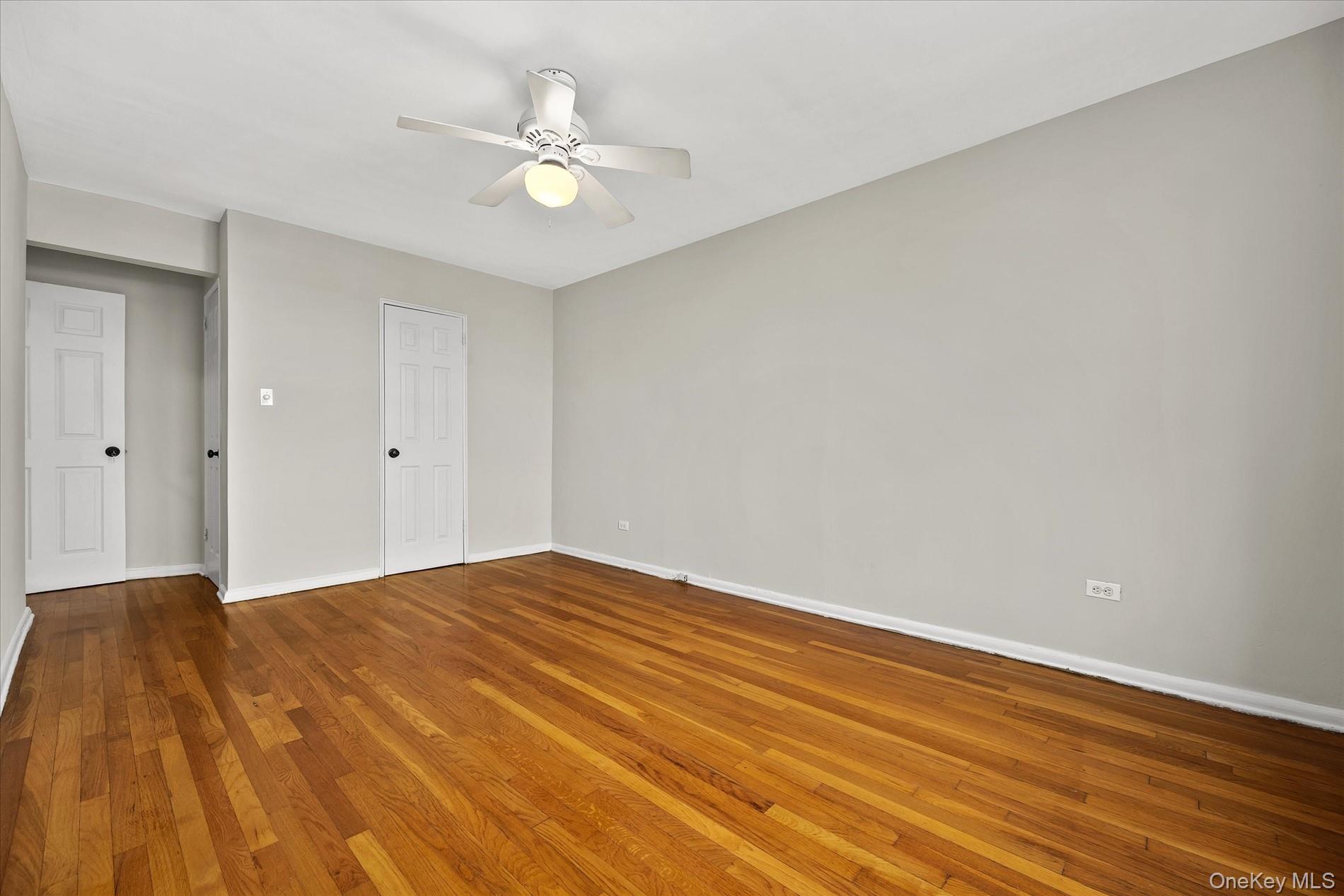 34-43 60 Street 4j Property Photo 10