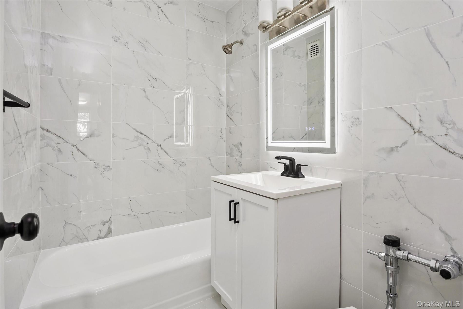 34-43 60 Street 4j Property Photo 11