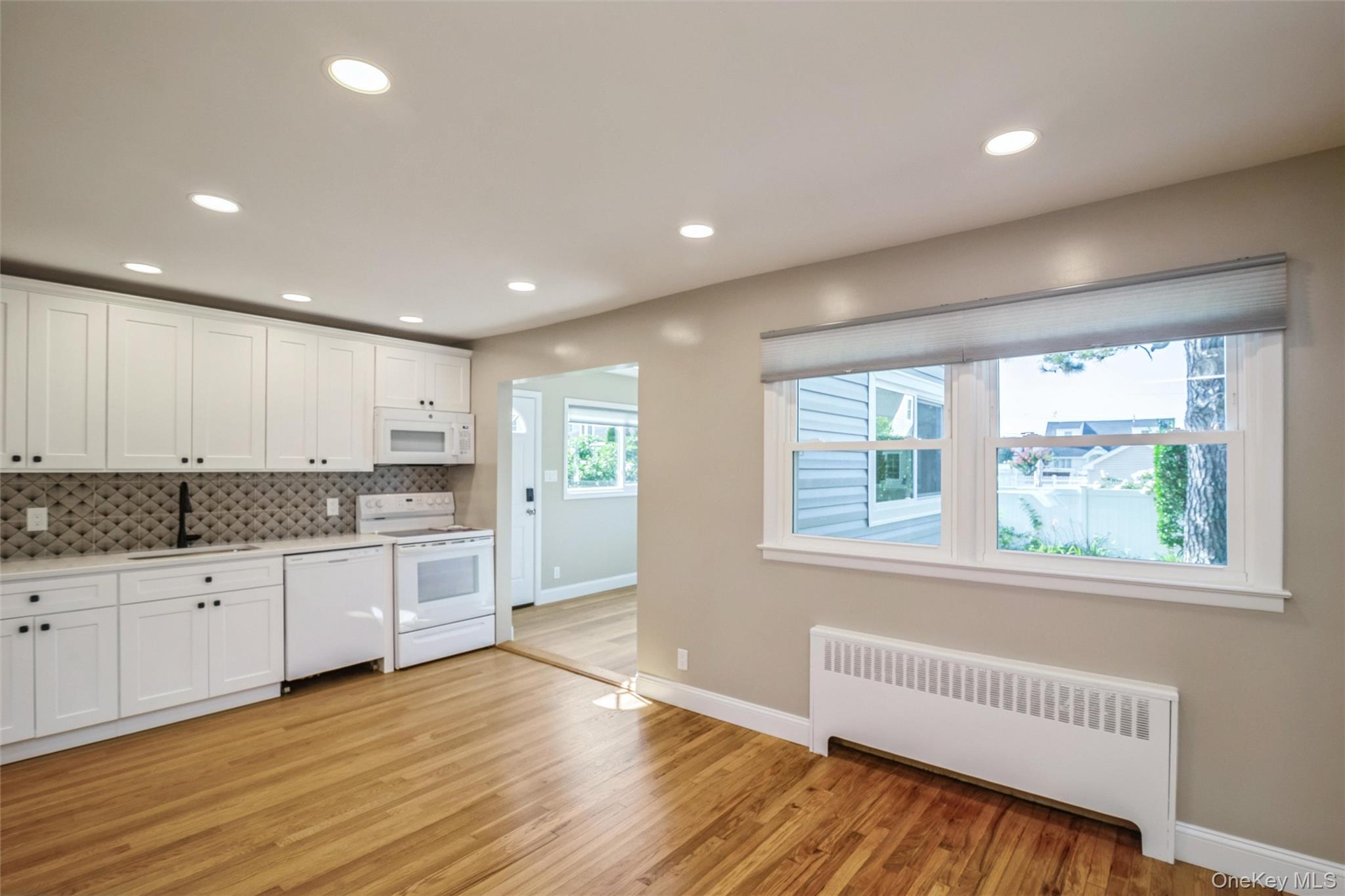 216 N Hawthorne Street Property Photo 8