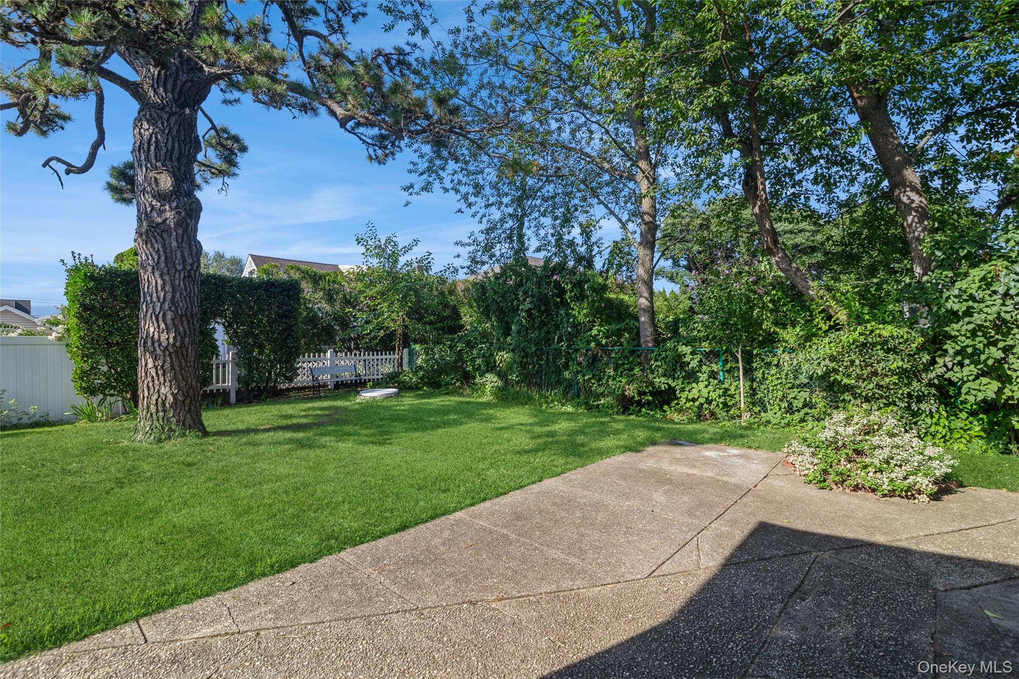 216 N Hawthorne Street Property Photo 33