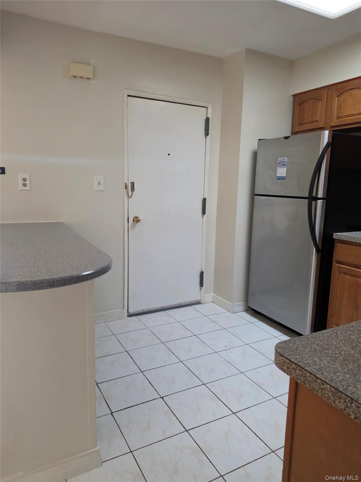 61-25 75th Street 2fl Property Photo 3