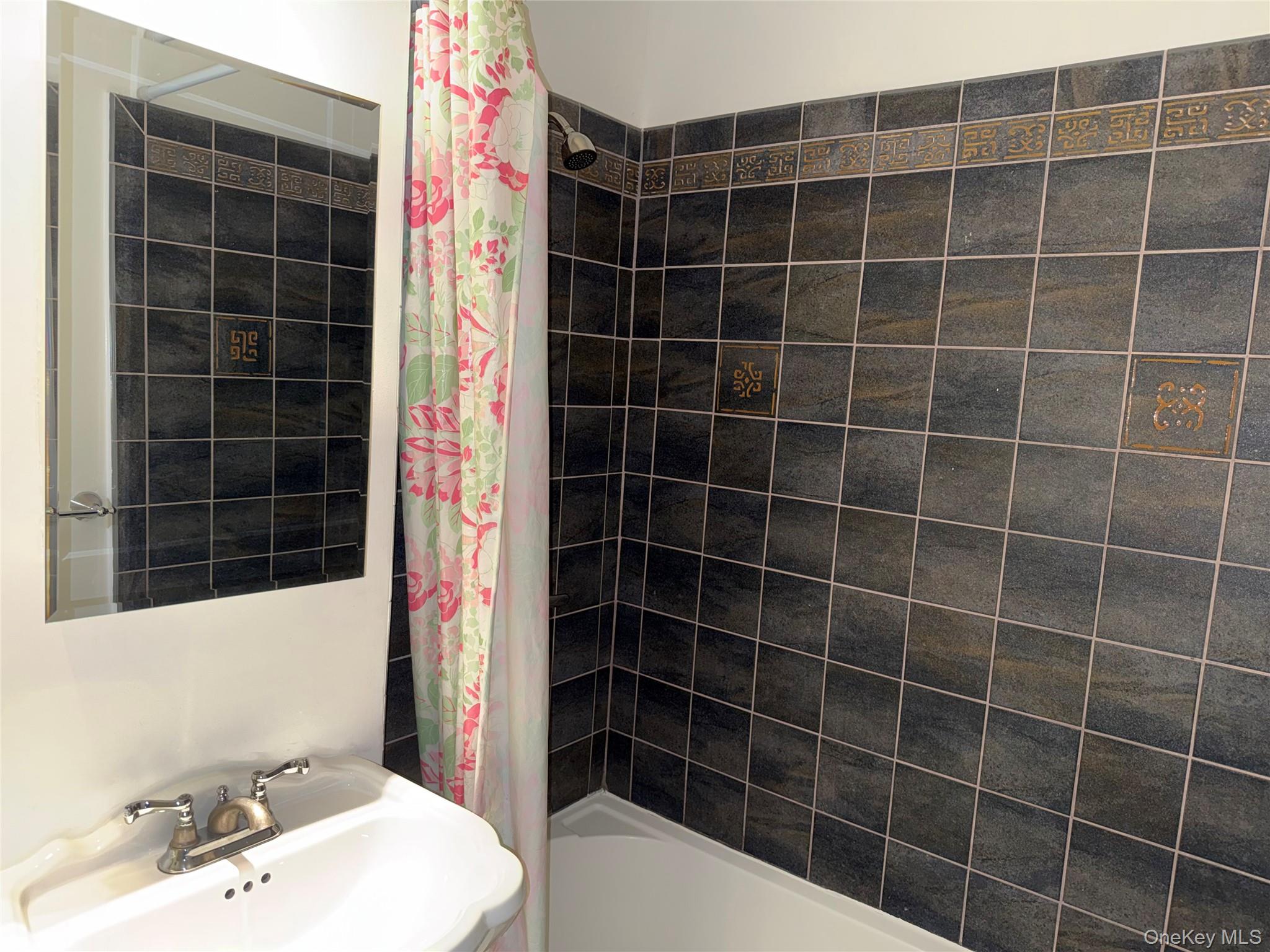 650 Warburton 5e Property Photo 8