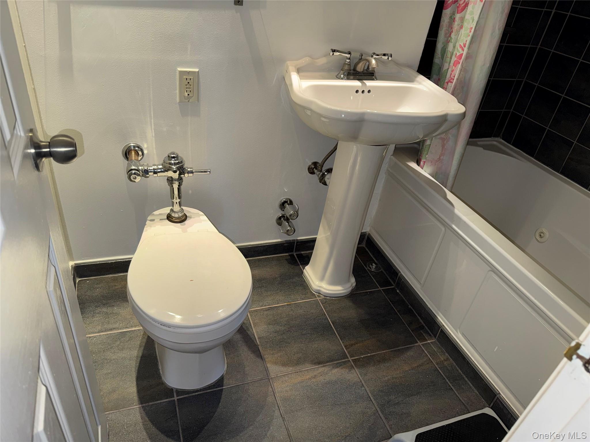 650 Warburton 5e Property Photo 9