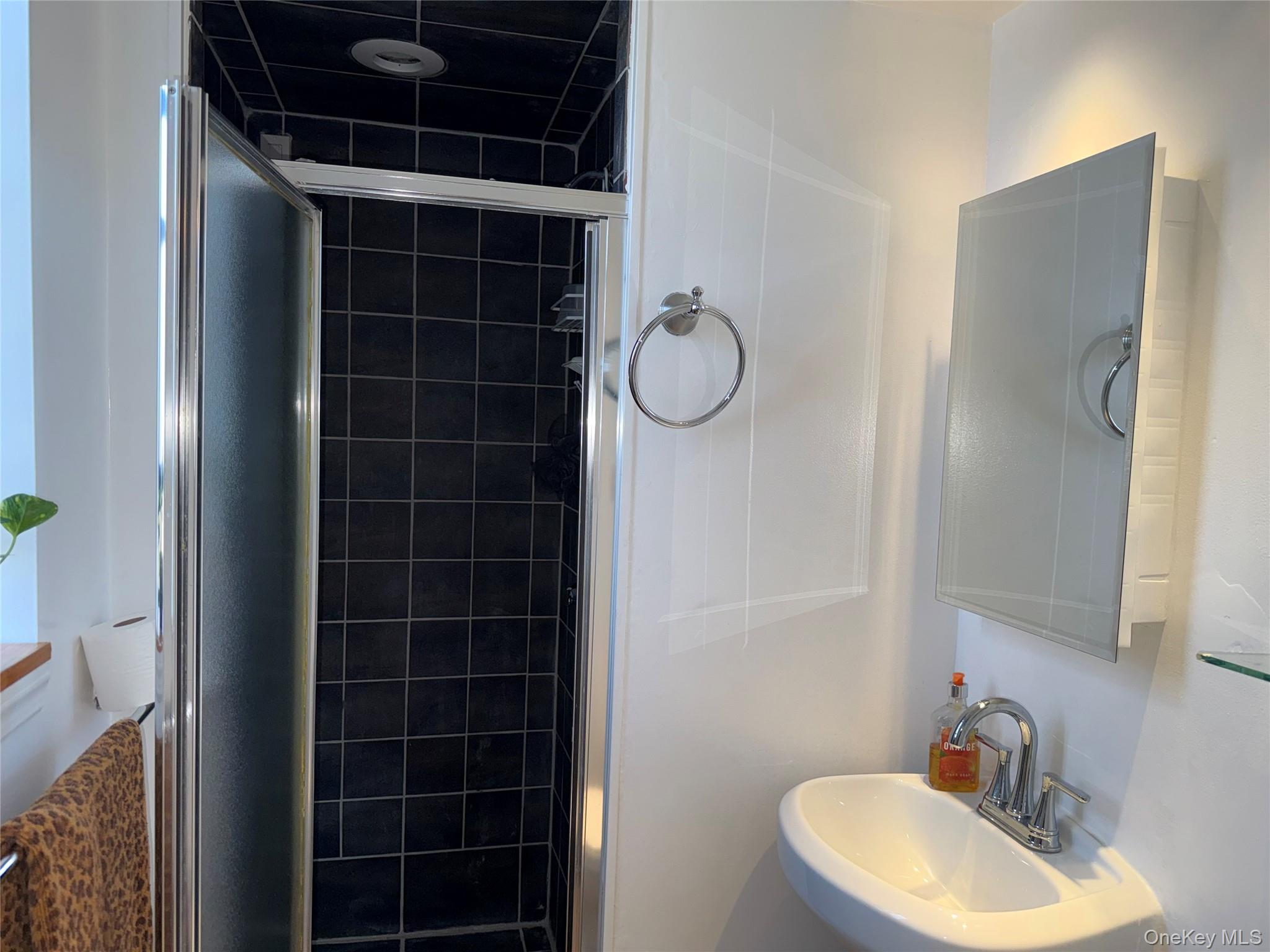 650 Warburton 5e Property Photo 16