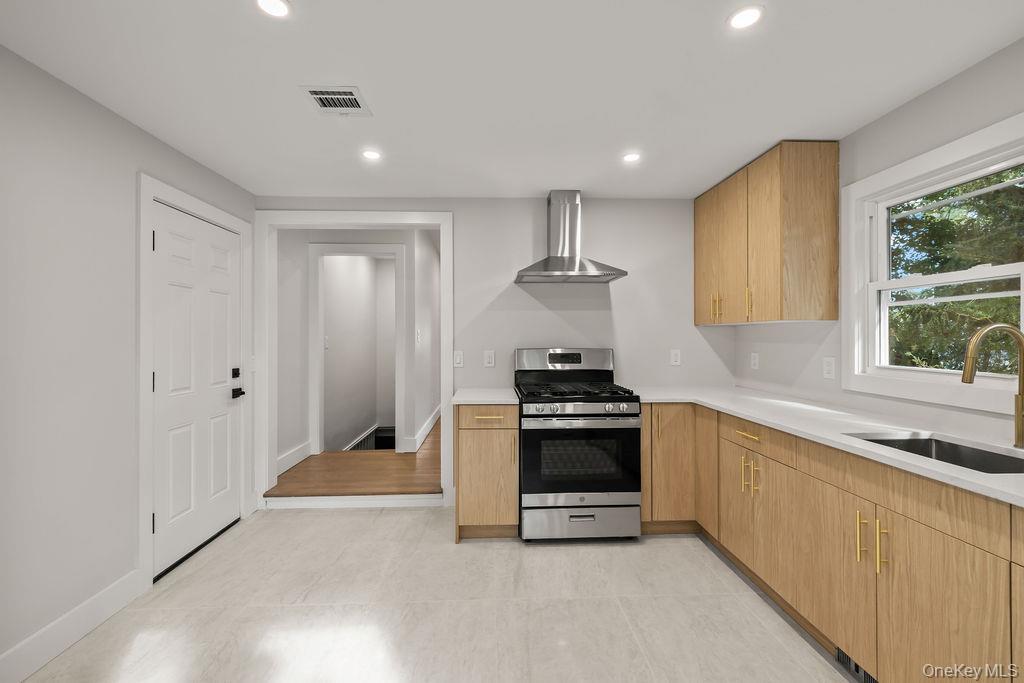 132 S Conger Avenue Property Photo 3