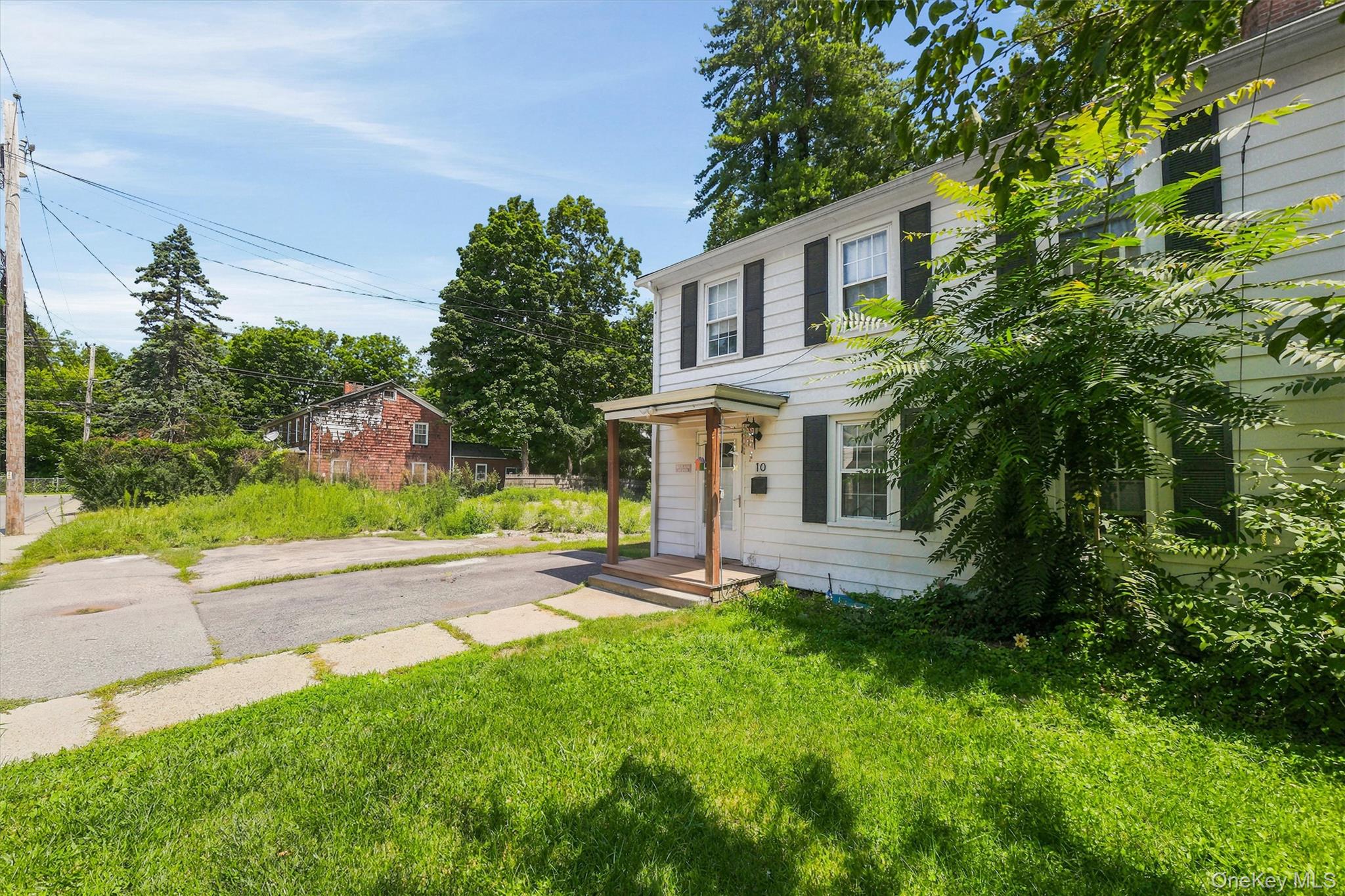 10 Dutchess Avenue Property Photo 3