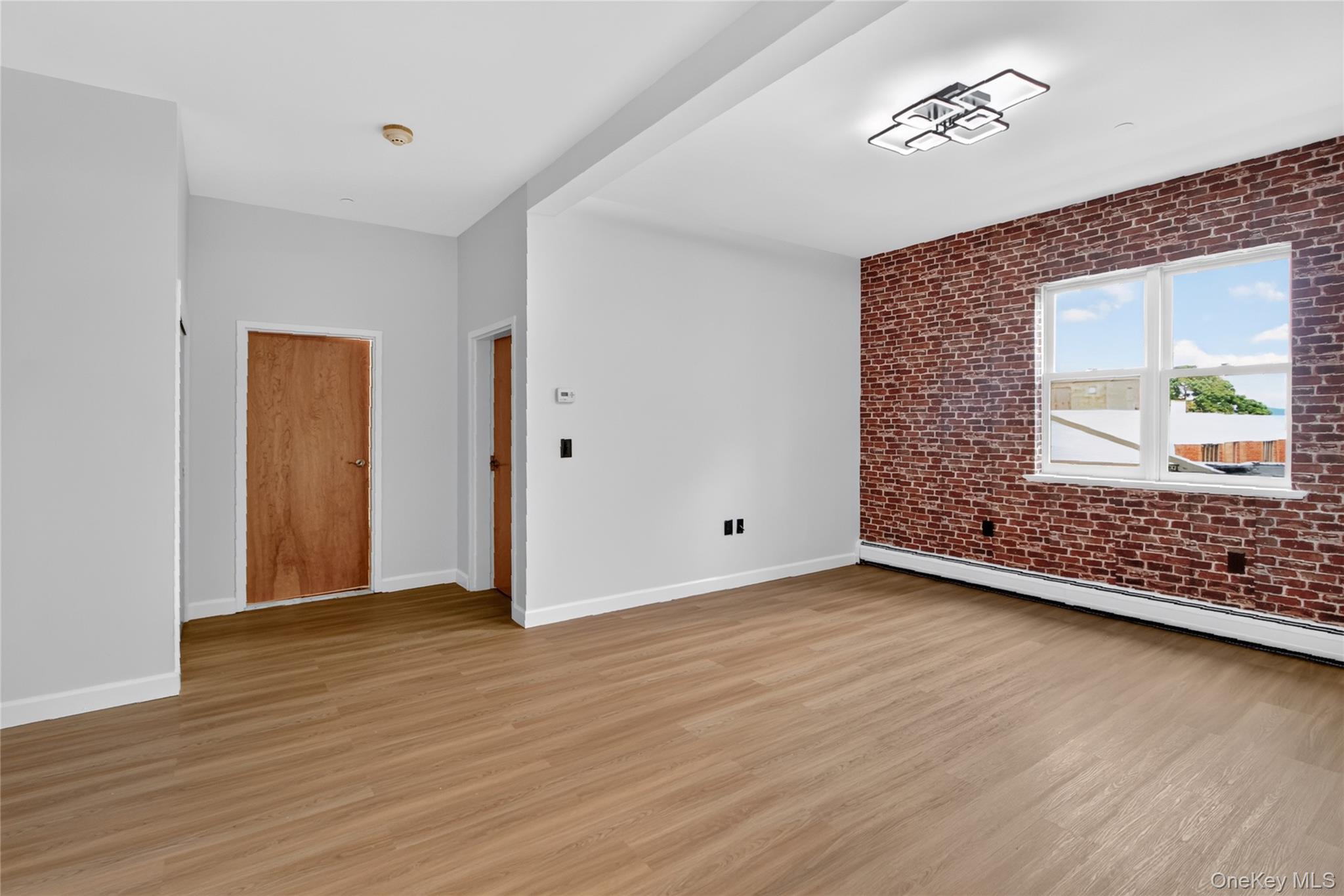 20 S Broadway 305 Property Photo 7