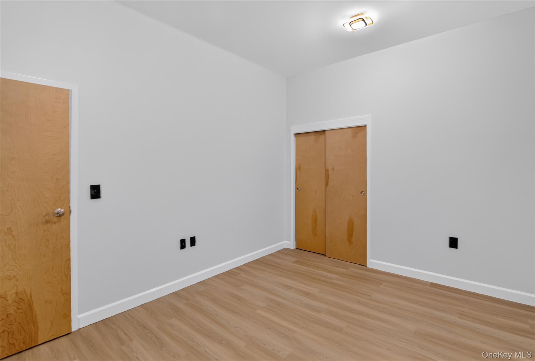20 S Broadway 305 Property Photo 9