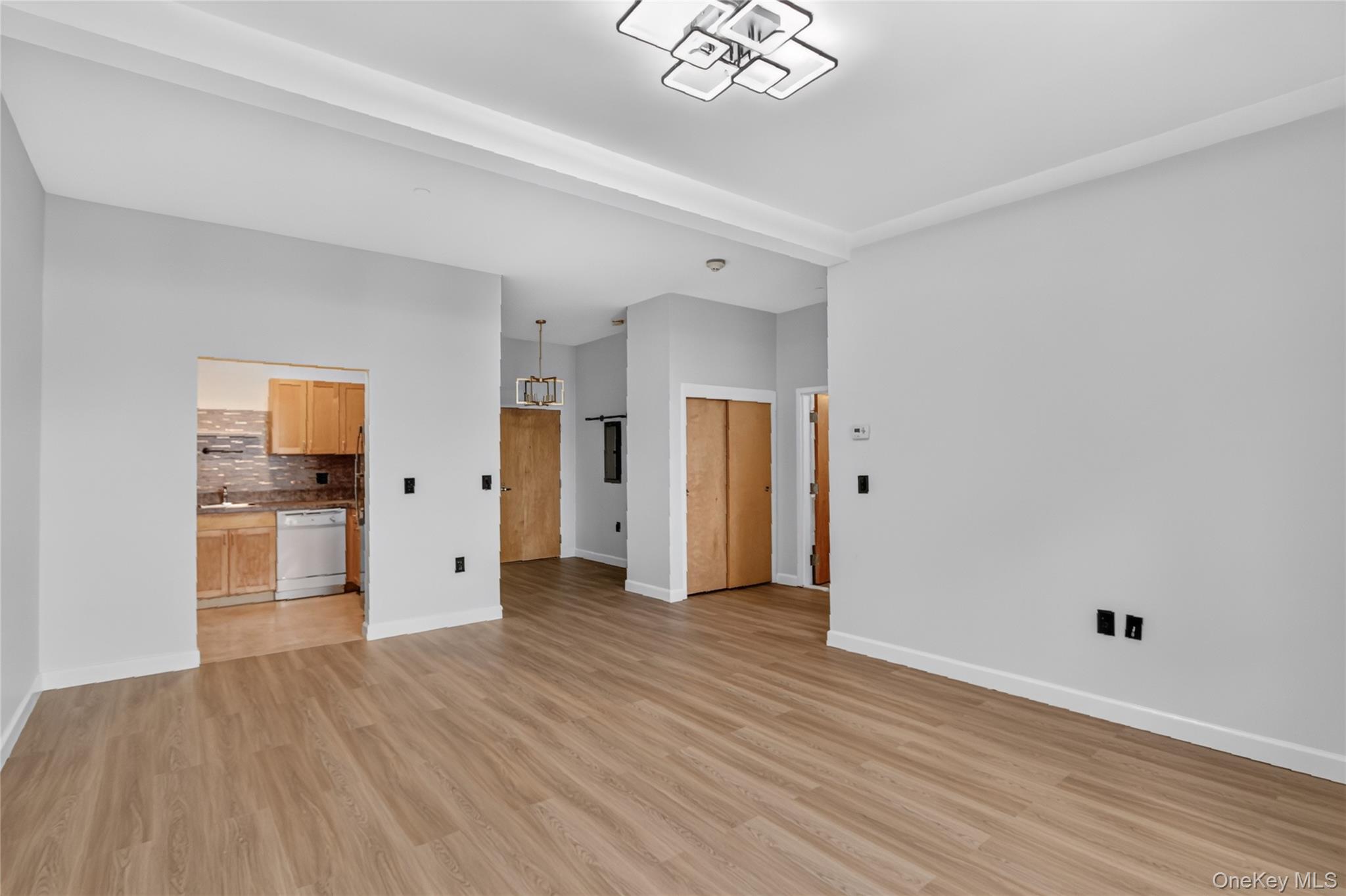 20 S Broadway 305 Property Photo 11