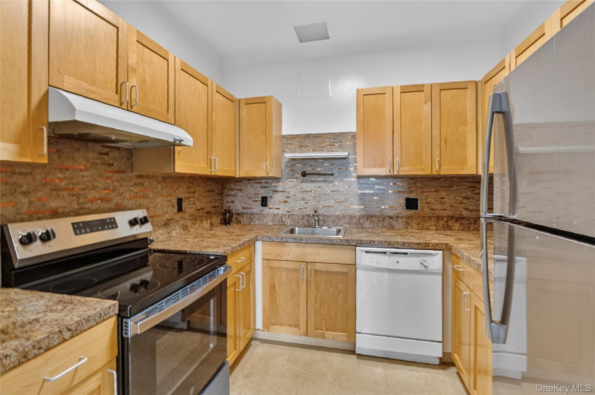 20 S Broadway 305 Property Photo 14