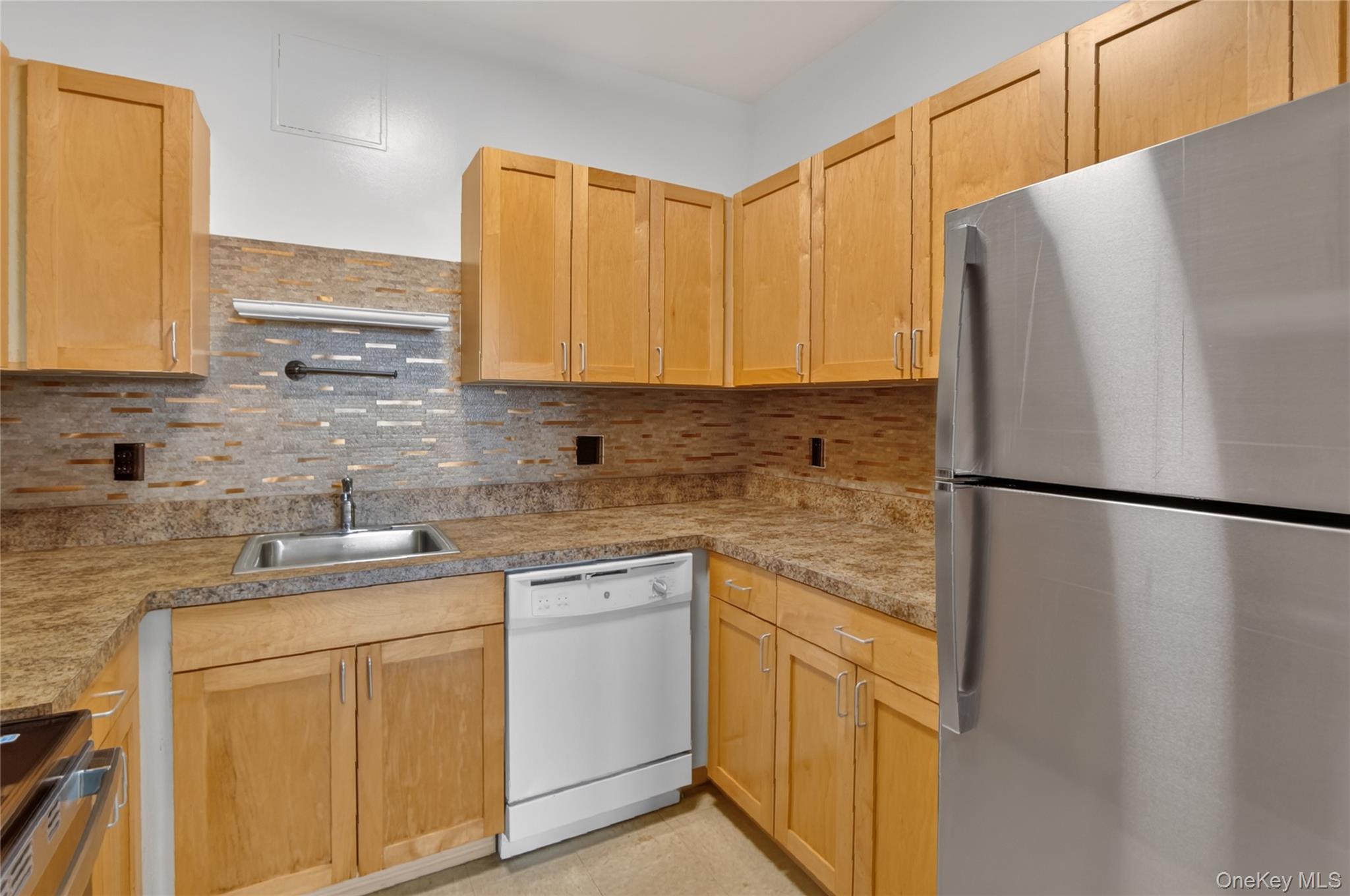 20 S Broadway 305 Property Photo 15