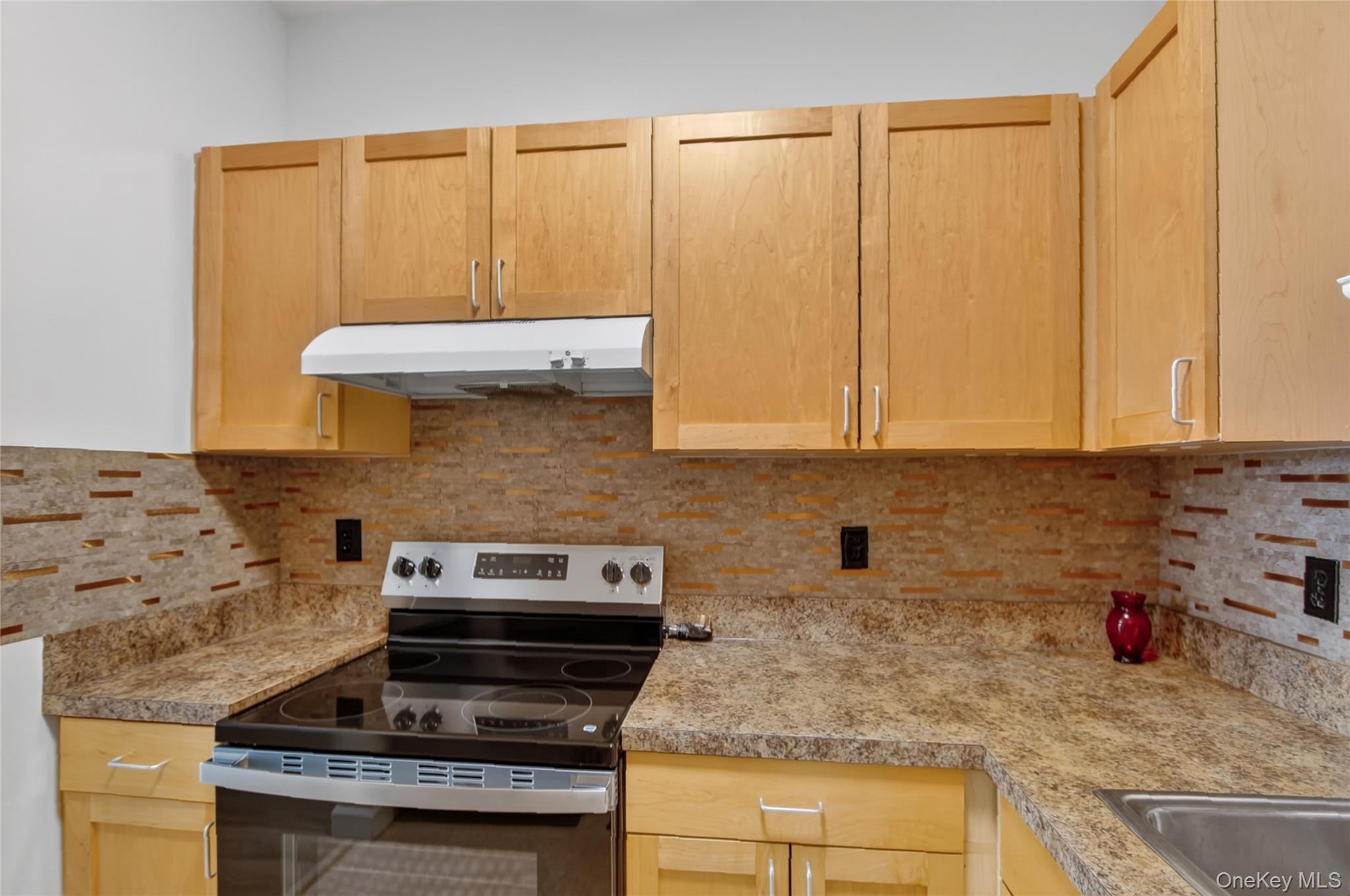 20 S Broadway 305 Property Photo 16