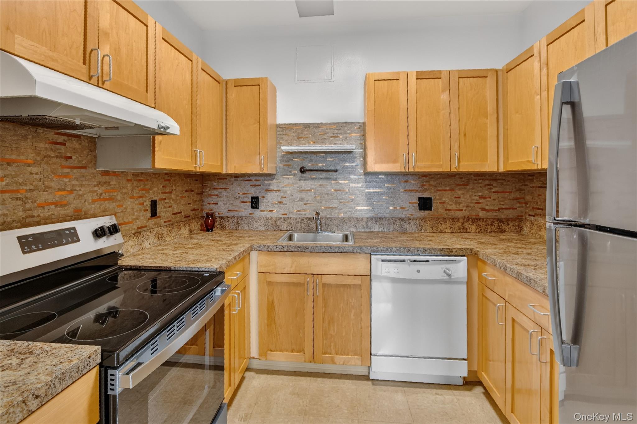 20 S Broadway 305 Property Photo 17