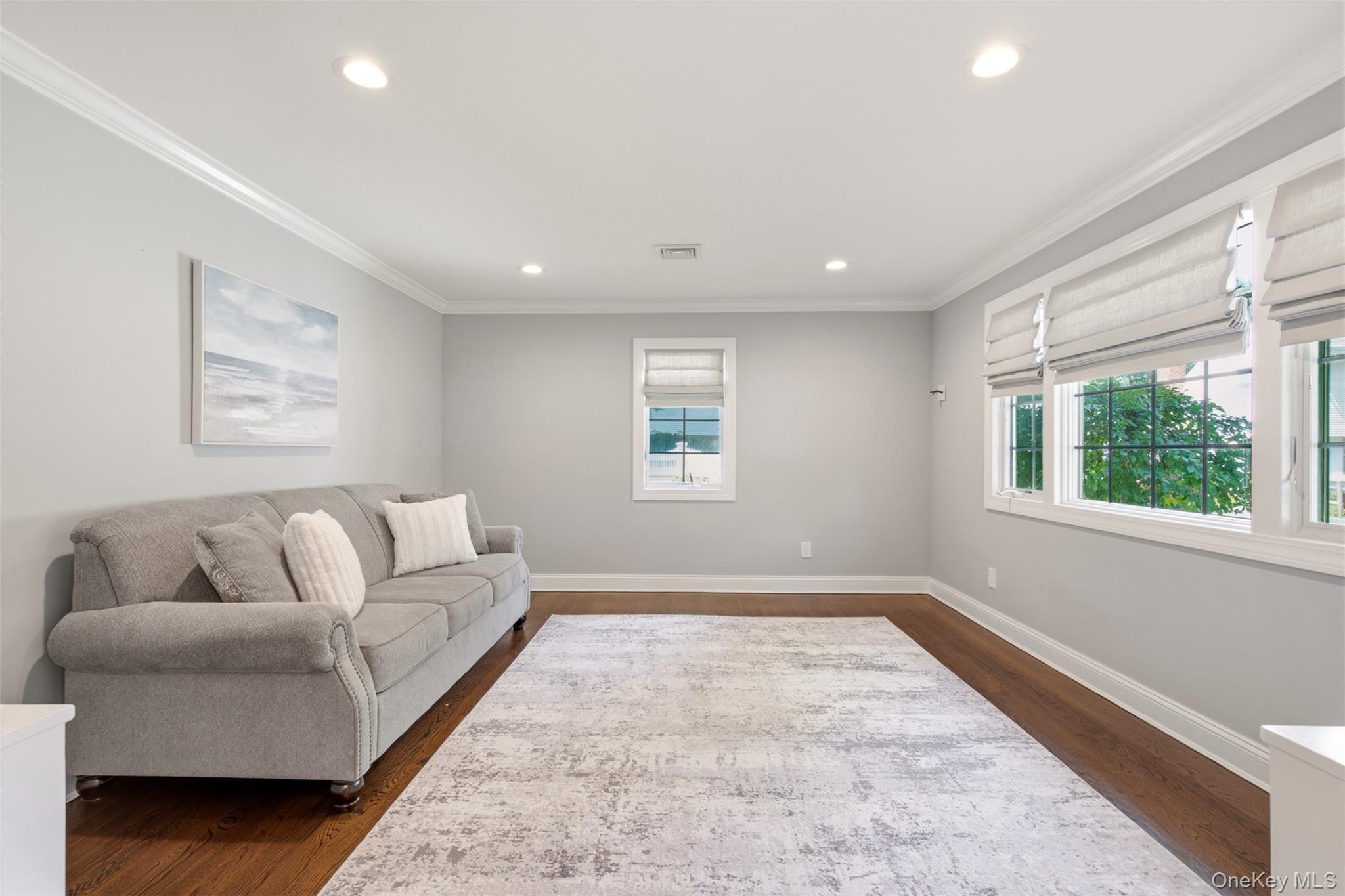 6 Sue Circle Property Photo 4
