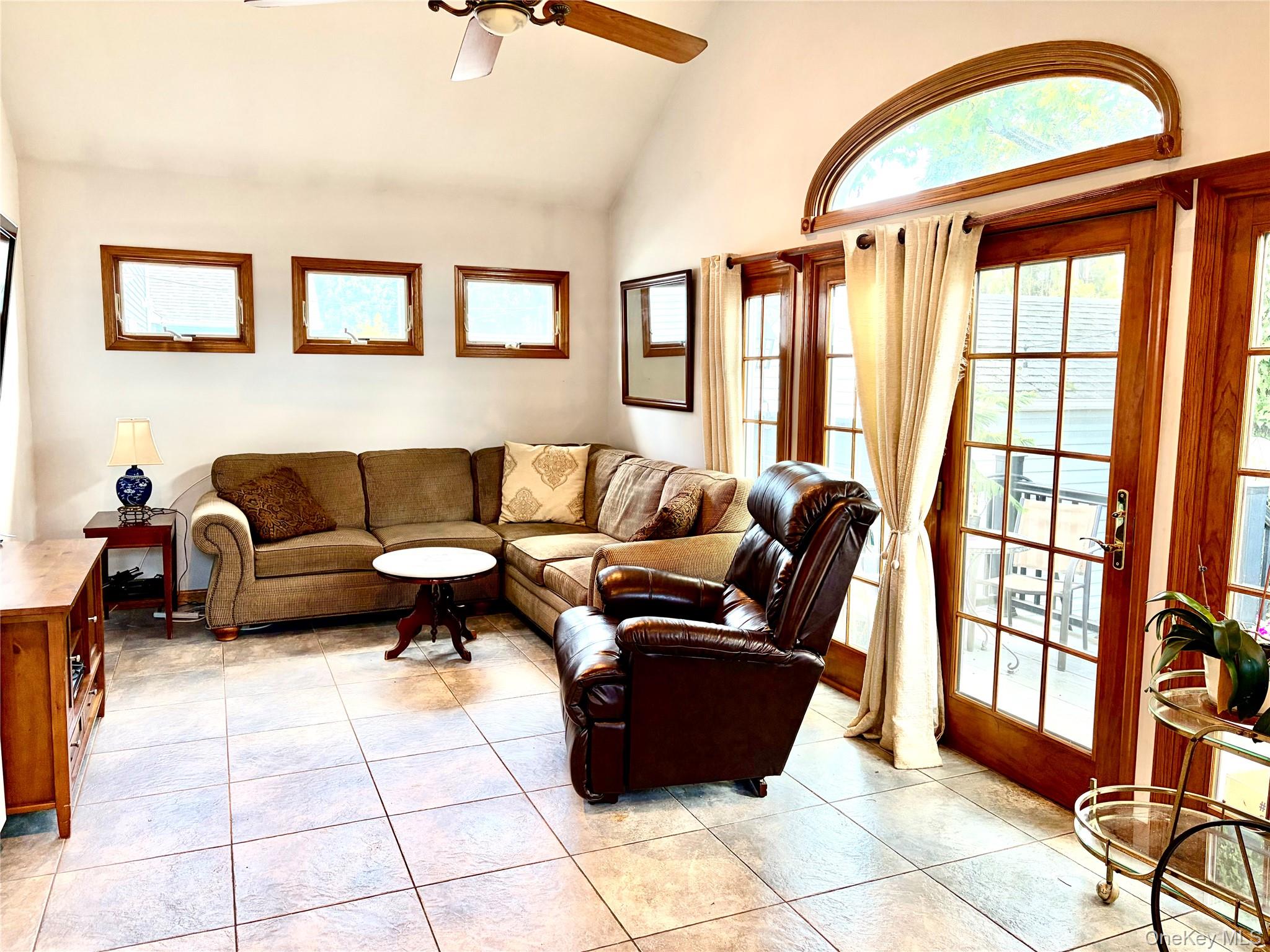 8456 252nd Street Property Photo 4