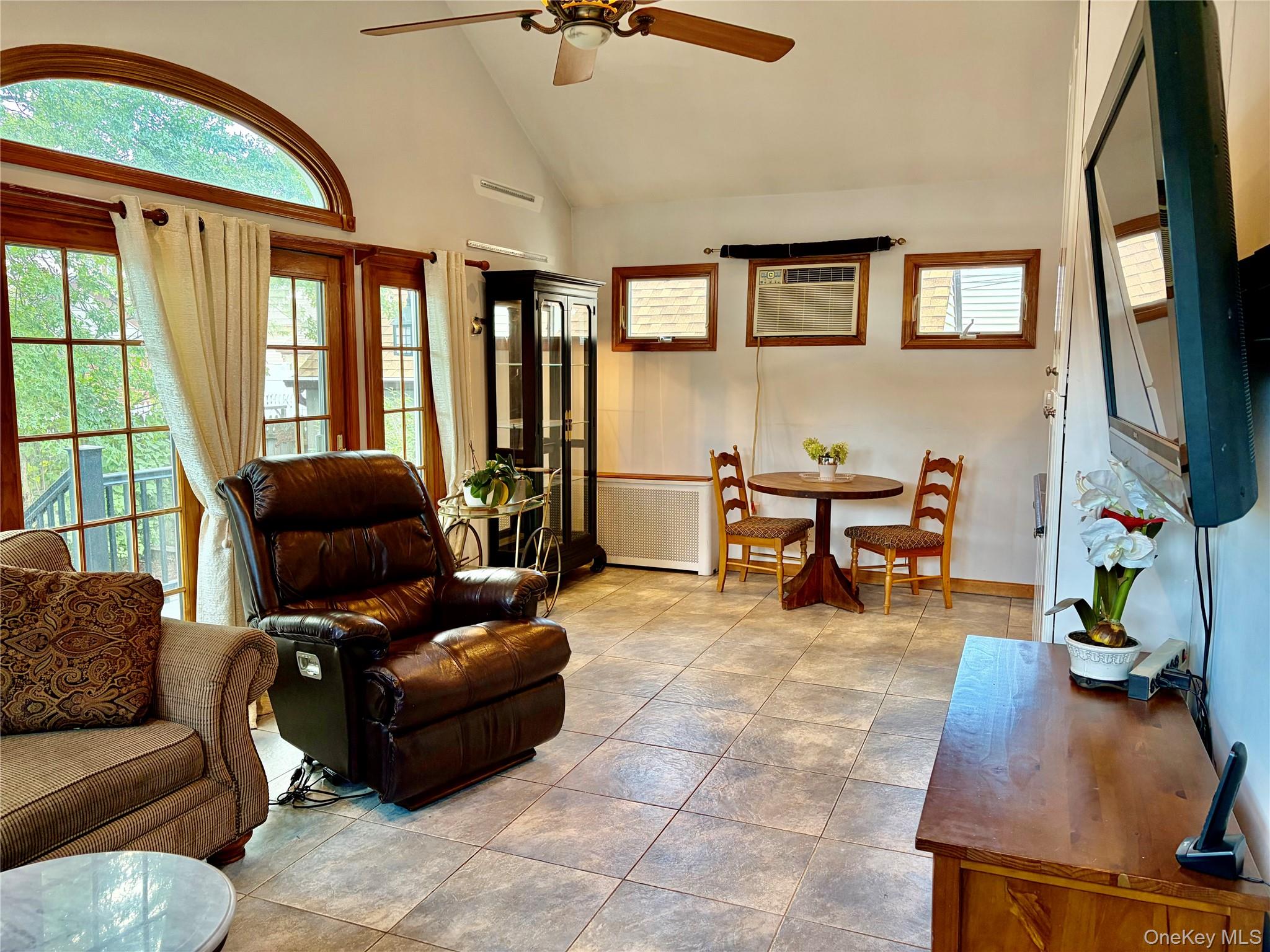 8456 252nd Street Property Photo 4